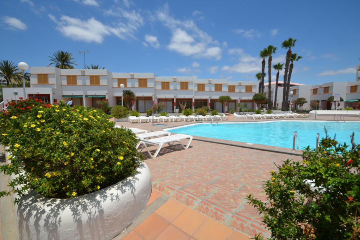 Las Brisas Bungalows